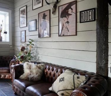 Nykvarn Bed & Breakfast | Long Valley Ranch & Lodge