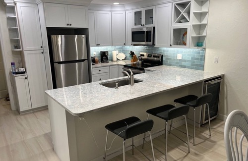 Longboat Key Villa | Longboat Key 1st Floor 2 bed/2 bath, Bayside Recreation-Beach Across the Street
