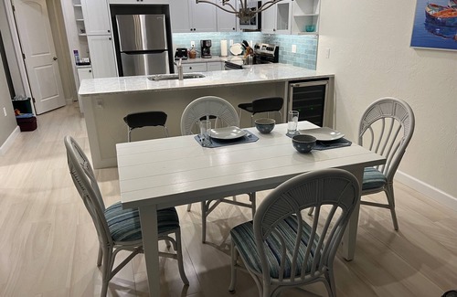 Longboat Key Villa | Longboat Key 1st Floor 2 bed/2 bath, Bayside Recreation-Beach Across the Street