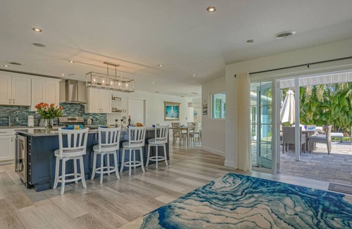Sarasota House | Longboat Key, canal 2 bed 2 bath