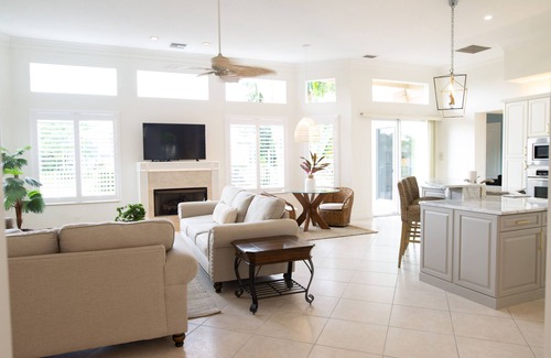 Longboat Key House | Longboat Key home on the canal and a 5 minute walk to the beach