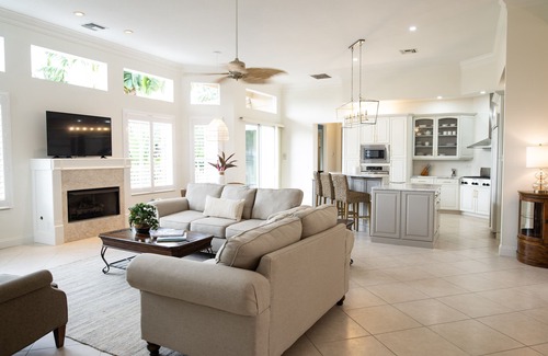 Longboat Key House | Longboat Key home on the canal and a 5 minute walk to the beach