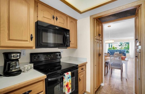 Longboat Key Apartment | Longboat Snowbird Getaway Beach & Bay