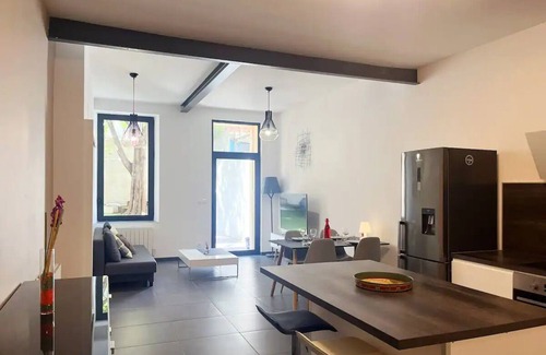 1st Arrondissement Apartment | Longchamp T2 - jardin privatif