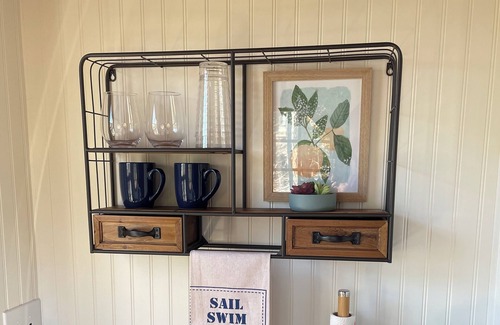 Gainesville Cottage | Longhollow Cottage-Right on the water w/private boat dock and screened in porch