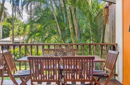 Belongil House | Longhouse - spacious 4 BR Belongil Beach retreat