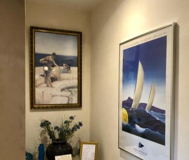 Sillans-la Cascade Bed & Breakfast | Longo Maï