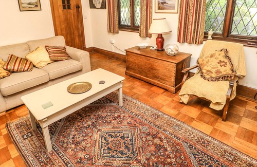 Haverfordwest Cottage | LONGSDON, pet friendly, with open fire in Haverfordwest