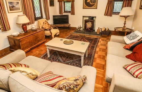 Haverfordwest Cottage | LONGSDON, pet friendly, with open fire in Haverfordwest