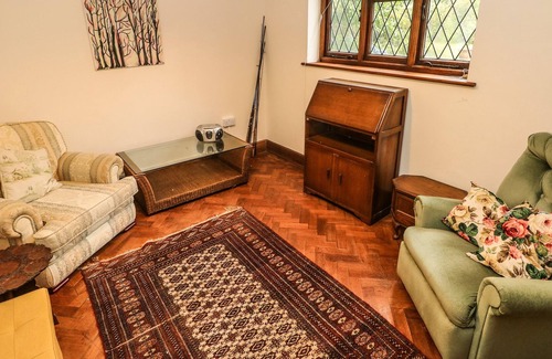 Haverfordwest Cottage | LONGSDON, pet friendly, with open fire in Haverfordwest