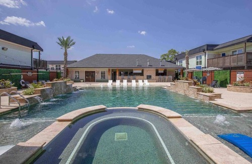 North Houston Apartment | LongStayDiscount, pool/gym/bbq/KINGbed@theHeights