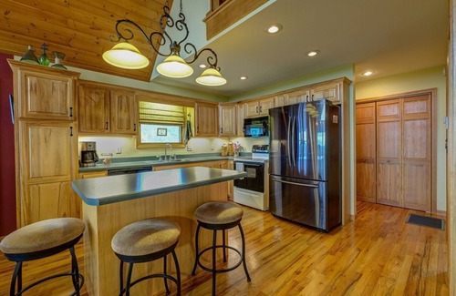 Murphy Ski Chalet | Longview - Captivating views like no other!