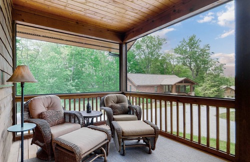 Glenville Cottage | Longview Cottage - Tiny Home packed with modern charm & Chinquapin Amenities