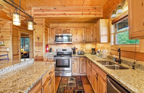 Rockbridge Cabin | Longview Lodge {5BR + sleeping loft} 15min to Logan Pool, Hiking, Dining
