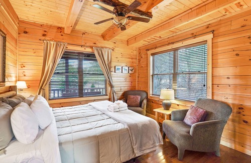 Rockbridge Cabin | Longview Lodge {5BR + sleeping loft} 15min to Logan Pool, Hiking, Dining