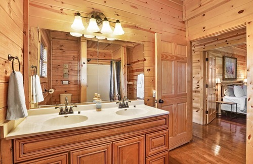 Rockbridge Cabin | Longview Lodge {5BR + sleeping loft} 15min to Logan Pool, Hiking, Dining