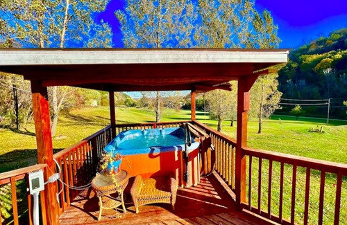 Harpers Ferry Cabin | Longview Lodge 6 Bedrooms with Hot Tub & Swimming Pond, firepit, & pool table