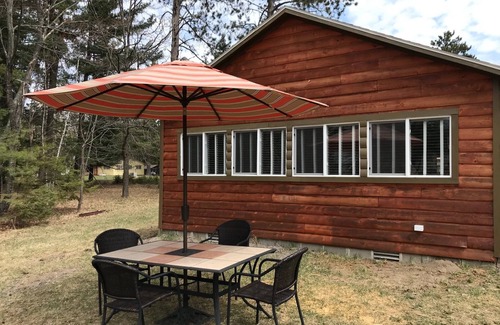 Longville Cottage | Longville Vintage Cabin two blocks from town & lake!