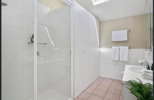 Point Lonsdale Apartment | Lonnie Beach View Apartment