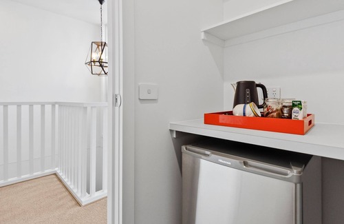 Point Lonsdale House | Lonnie - Elevate Your Escape: Luxury Living Steps from the Shore!