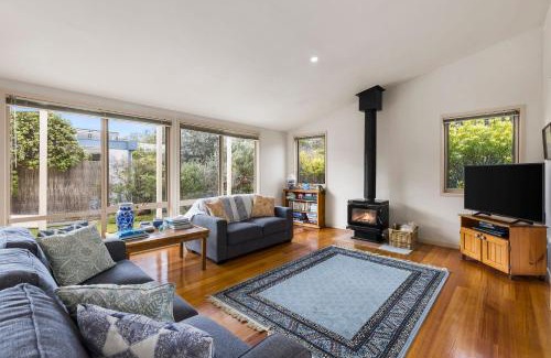Point Lonsdale House | Lonsdale Back Beach Retreat