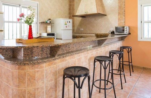 Los Palacios y Villafranca House | Look forward to a fantastic vacation in this cozy vacation home with pool!