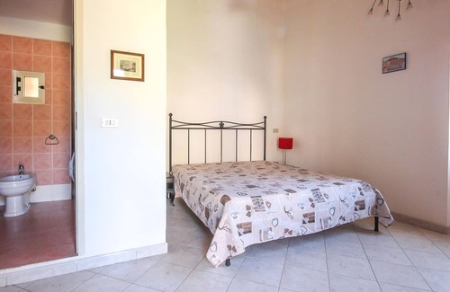 Marina di Pisciotta Apartment | Look forward to a fantastic view of the countryside in this beautiful vacation apartment.
