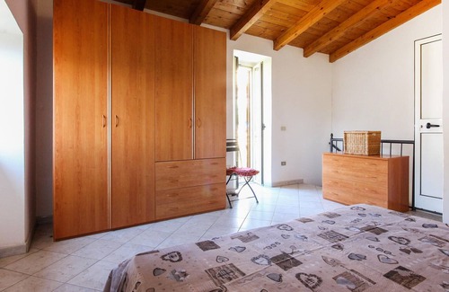 Marina di Pisciotta Apartment | Look forward to a fantastic view of the countryside in this beautiful vacation apartment.