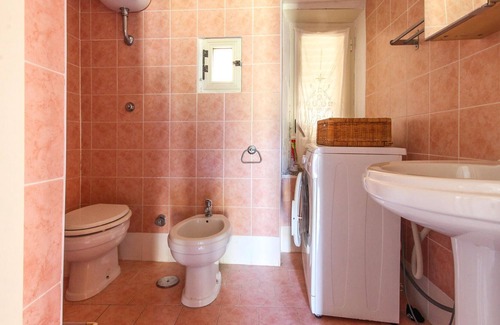 Marina di Pisciotta Apartment | Look forward to a fantastic view of the countryside in this beautiful vacation apartment.