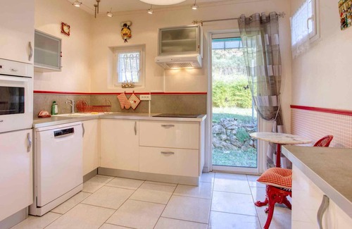 Entrecasteaux House | Look forward to an unforgettable vacation in this modern vacation home with pool.