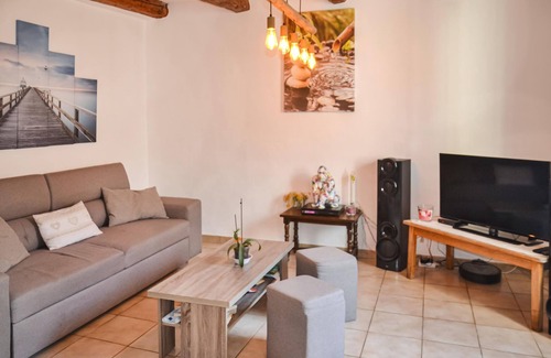 Saint-Chinian Apartment | Look forward to a wonderful vacation in this bright and friendly apartment in the beautiful Languedo