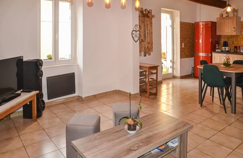 Saint-Chinian Apartment | Look forward to a wonderful vacation in this bright and friendly apartment in the beautiful Languedo