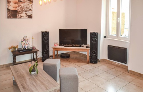 Saint-Chinian Apartment | Look forward to a wonderful vacation in this bright and friendly apartment in the beautiful Languedo