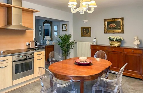 Chantilly Apartment | Look forward to an unforgettable stay in this inviting holiday apartment in a fantastic location.