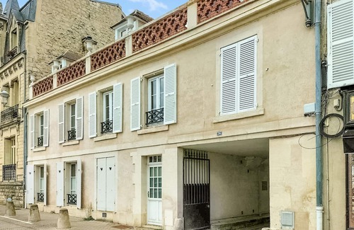 Chantilly Apartment | Look forward to an unforgettable stay in this inviting holiday apartment in a fantastic location.