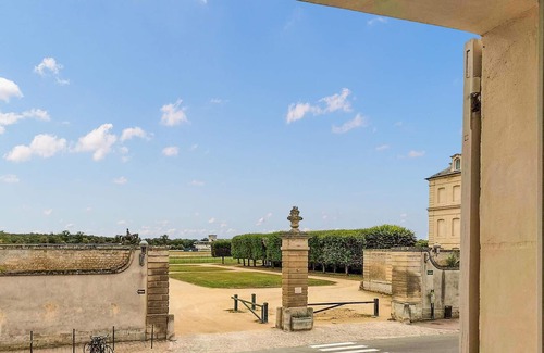 Chantilly Apartment | Look forward to an unforgettable stay in this inviting holiday apartment in a fantastic location.