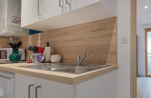 Pont-Audemer Apartment | Look forward to this tasteful and modern vacation apartment in a central location of Pont-Audemer.