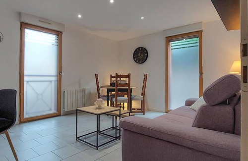 Pont-Audemer Apartment | Look forward to this tasteful and modern vacation apartment in a central location of Pont-Audemer.