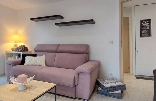 Pont-Audemer Apartment | Look forward to this tasteful and modern vacation apartment in a central location of Pont-Audemer.