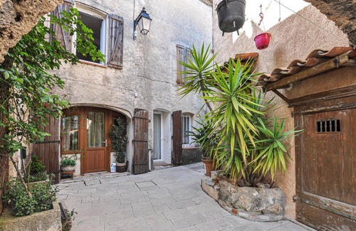 Villecroze Apartment | Look forward to Villecroze ? here you will find many activities for the whole family.