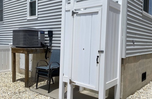 Avalon House | LOOK: many updates:4 Bdrm/2.5 Bath Townhouse Short Walking Distance To All