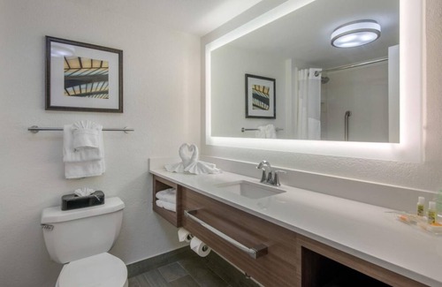 Savannah Hotel | Look No Further! 2 Comfortable Units w/Free Parking, Near City Market!
