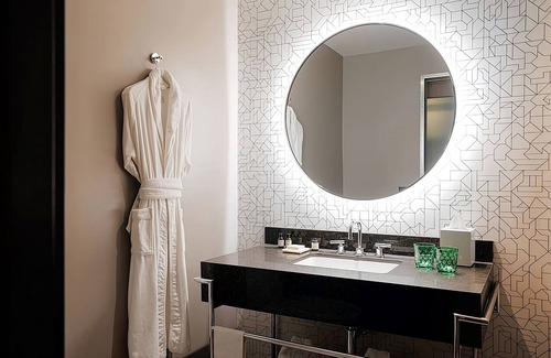 Florida Central Atlantic Coast Hotel | Look No Further! 2 Exquisite Units, w/Outdoor Pool, Shuttle Service, Parking!