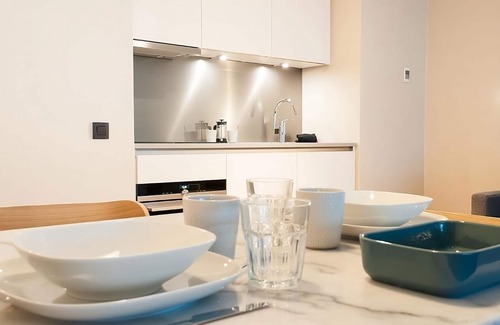 Jewish Quarter House | Look No Further! 3 Spacious Units w/Kitchens! Covered Parking, Bike Rental