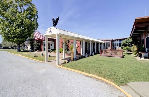 Drumright House | Look No Further! 4 Posh Units, Free Parking, Pets Allowed, Near Tidewater Winery