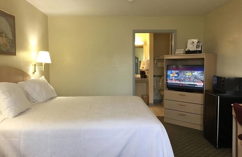 Cabot Resort | Look No Further! Free Breakfast & Parking, Pool, Minutes to Cambridge Park