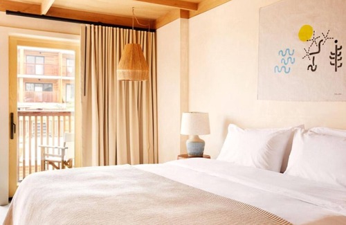 Montauk Hotel | Look No Further! Free Parking & Breakfast, Pool, Minutes to Kirk Park Beach