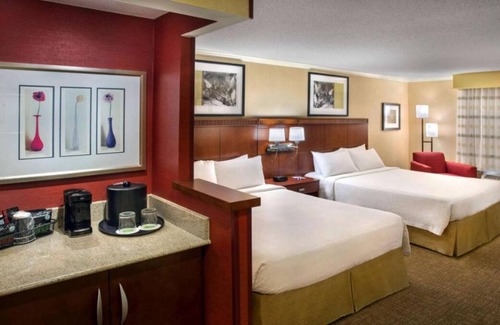 Woburn House | Look No More! 3 Spacious Units, Free Parking, Pets Allowed Near Zoo New England!