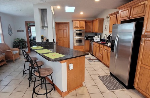 South Haven House | Look no more! Spacious! Sleeps 12 comfortably! Family friendly! Walk everywhere!