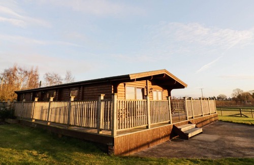 Grimley Cabin | LOOK OUT LODGE, pet friendly, with a garden in Hallow
